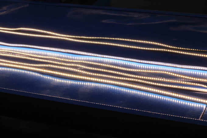 최고 호리호리한 가동 가능한 LED 지구 빛 240pcs 2210 지도된 테이프 4mm